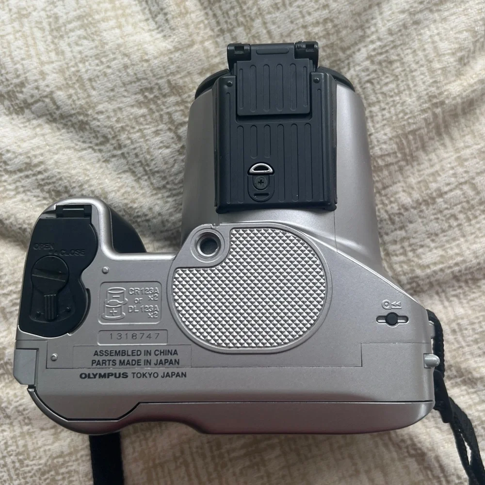 Olympus IS-20 DLX 35mm Film Camera & Camera Bag
